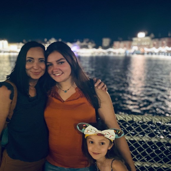 Meet your Posher, Mandi - Picture 3 of 9